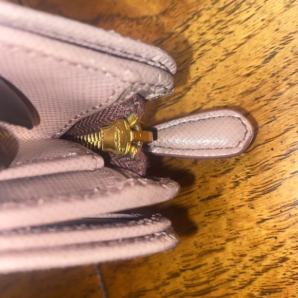💯 AUTH. Prada beige small zippy wallet - Picture 7 of 14